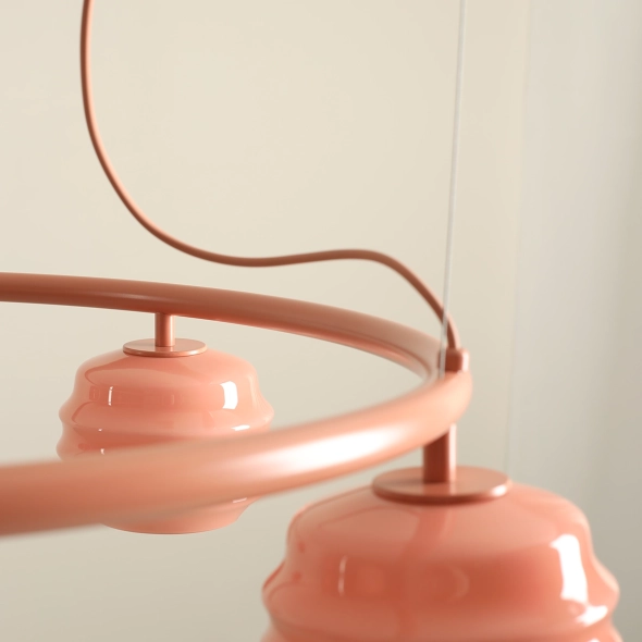 Okrągła lampa wisząca 5-płomienna w kolorze koralowym ze szklanymi kloszami PUFF GLAZE 5 RING CORAL
