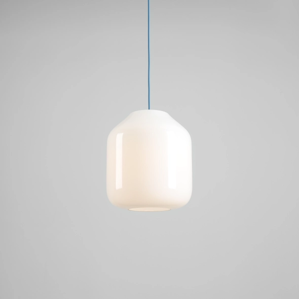 Duża, minimalistyczna lampa wisząca z błękitnym kablem FLASK SAPPHIRE L proj. Mikołaj Nicer (Nicer Design)