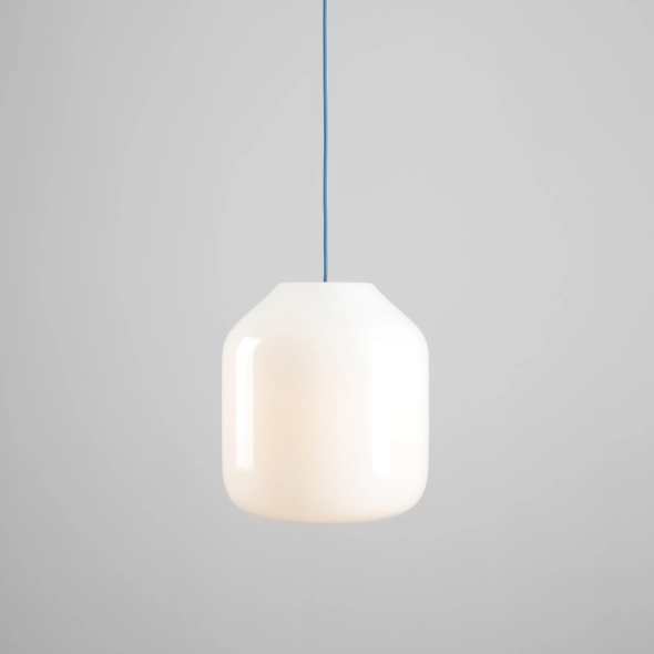 Duża, minimalistyczna lampa wisząca z błękitnym kablem FLASK SAPPHIRE L proj. Mikołaj Nicer (Nicer Design)