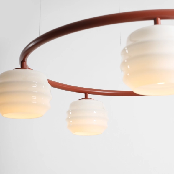 Okrągła lampa wisząca 5-płomienna w kolorze terakoty ze szklanymi kloszami PUFF 5 RING TERRA