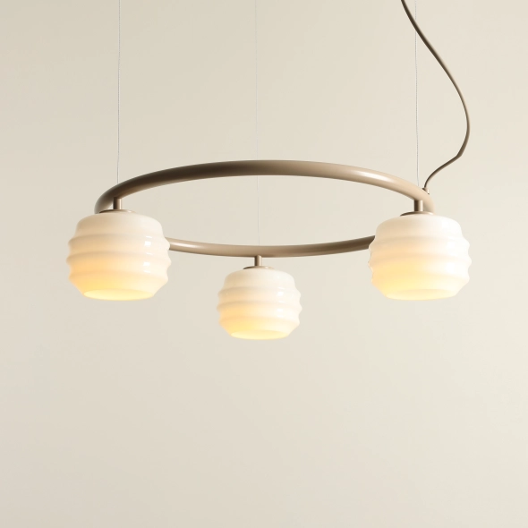 Runde Pendelleuchte in Beige mit drei Glasschirmen PUFF 3 RING BEIGE