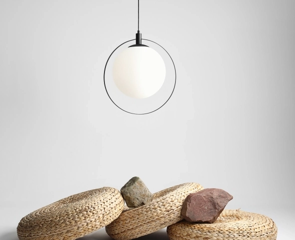 delikatna lampa wisząca do sypialni