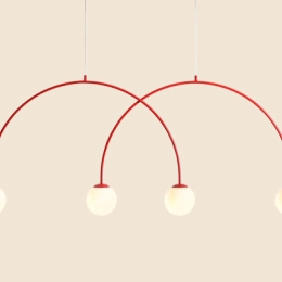 Lampada a sospensione ampia a forma di archi in rosso intenso UNA 4 Red Chilli